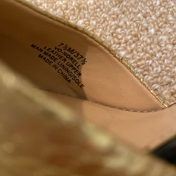 Vince Camuto Gold Snakeskin Embossed And Black Leather Pump Heels Size 7-1/2 - Picture 7 of 10